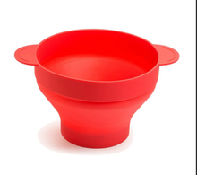 Silicone popcorn bowl with handle