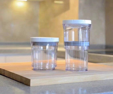 Food vacuum retractable crisper